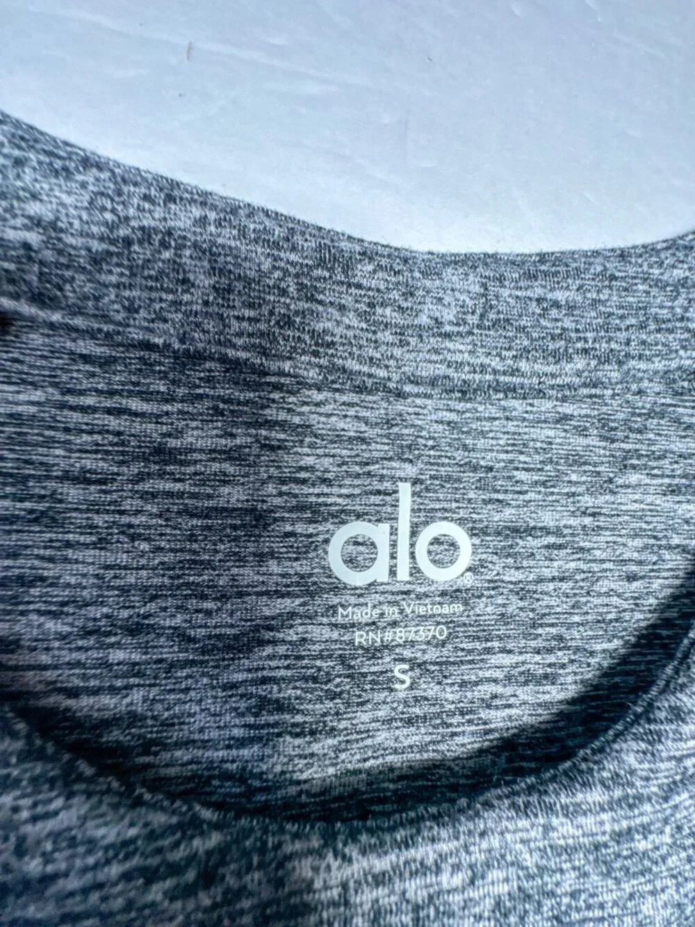 Alo Yoga Alloy Heather Mantra Long Sleeve Top Small Cutout Thumbholes Activewear